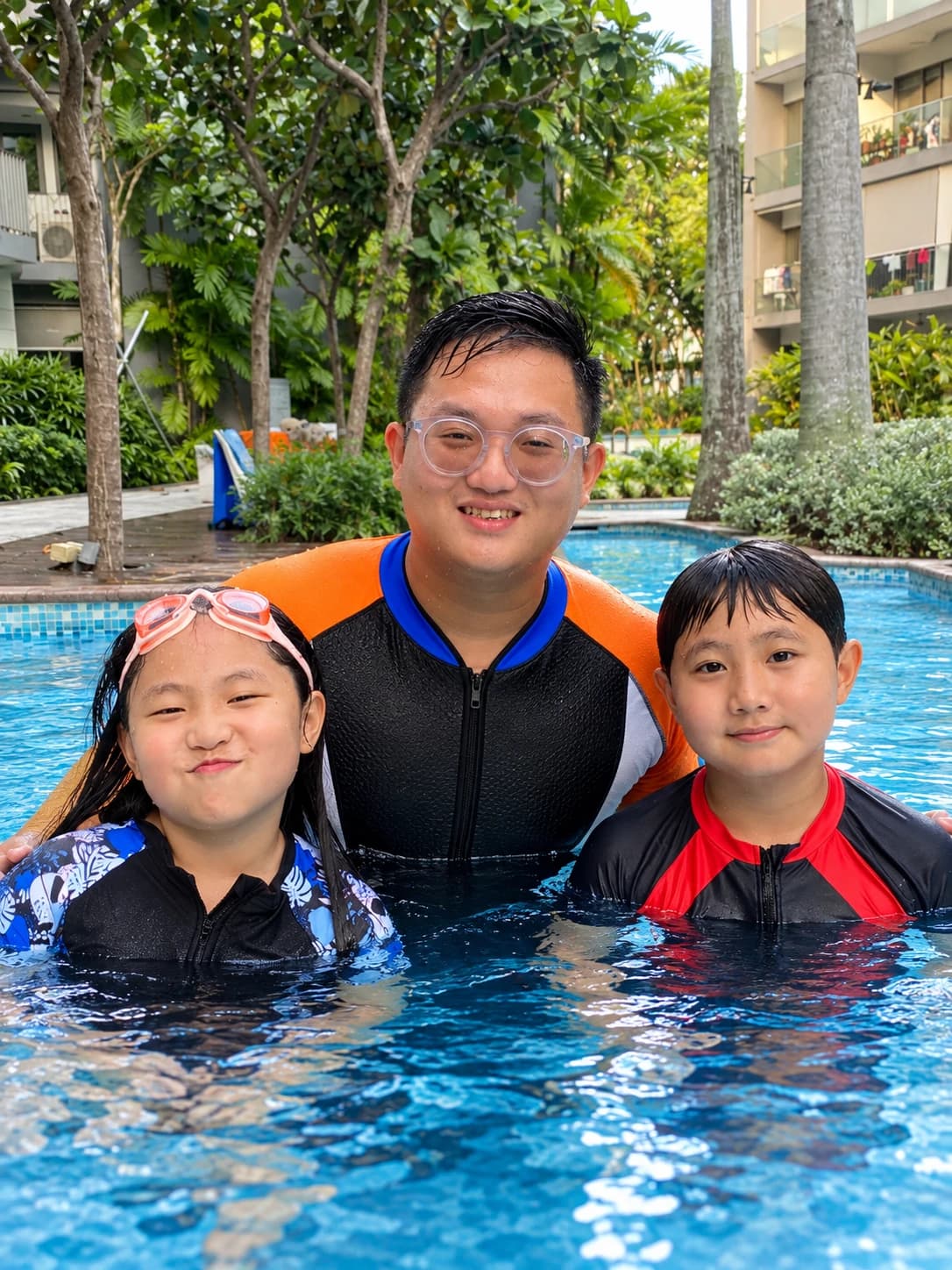 Geniusea coach with two students at a condo pool